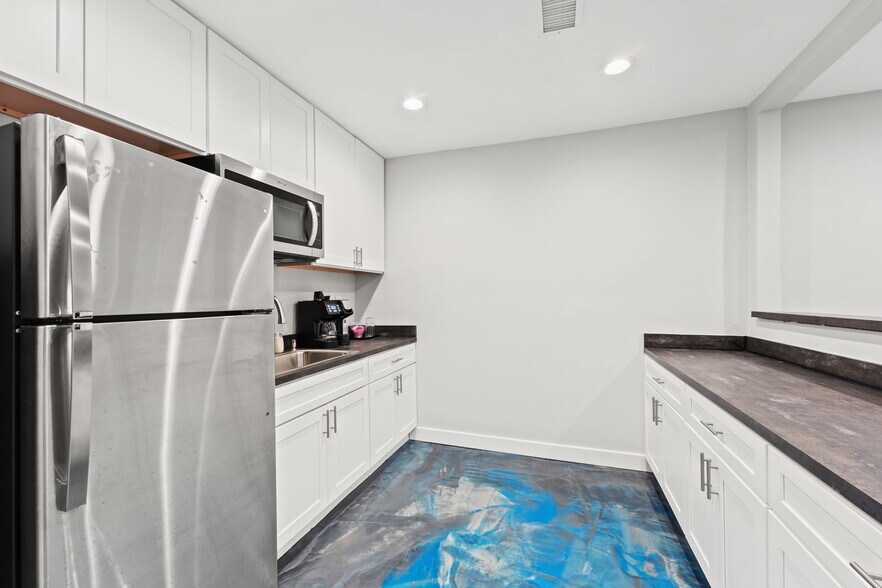 More Photos Of 2820 Spring Glen Rd, Jacksonville Office For Sale