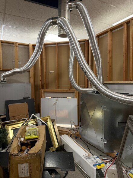 More Photos Of 571 Broad St, New London Freestanding For Lease