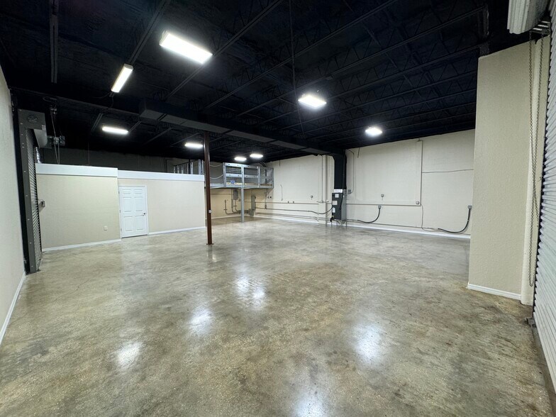 More Photos Of 1975 3rd Ave S, Saint Petersburg Storefront For Lease