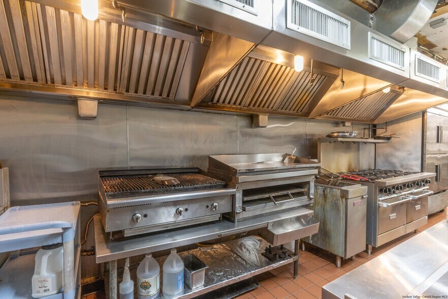 More Photos Of 17 Mill Hill Rd, Woodstock Restaurant For Sale