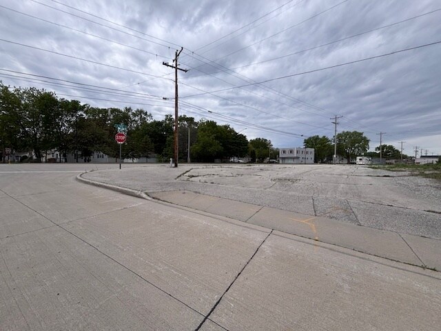 Primary Photo Of 1241 Winford Ave, Green Bay Self Storage For Sale