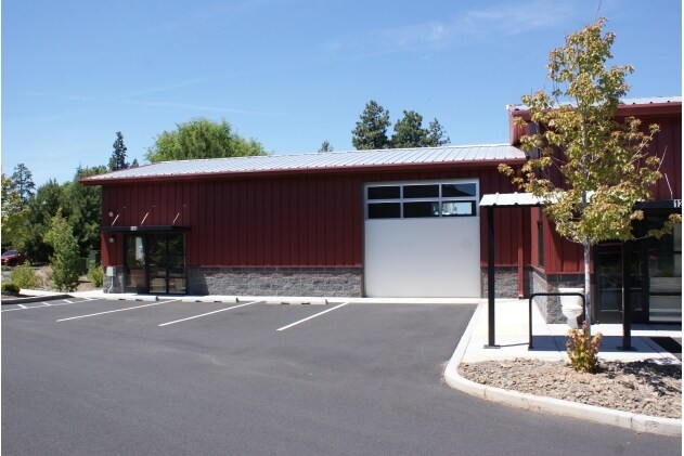 More Photos Of 48 SE Bridgeford Blvd, Bend Light Manufacturing For Lease