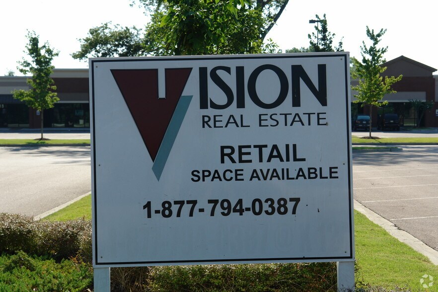 More Photos Of 240 New Byhalia Rd, Collierville Supermarket For Lease