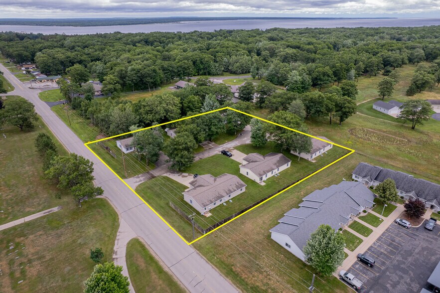 More Photos Of 1 Cambridge Dr, Gladstone Multifamily For Sale