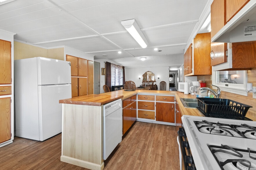 More Photos Of 7450 Highway 187, Eureka Springs Restaurant For Sale