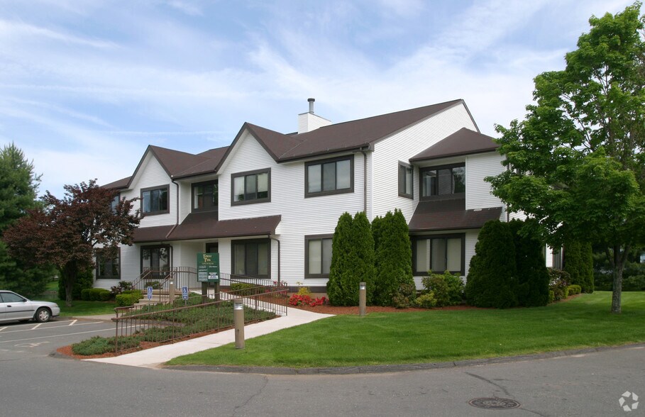 Primary Photo Of 5 Forest Park Dr, Farmington Medical For Lease