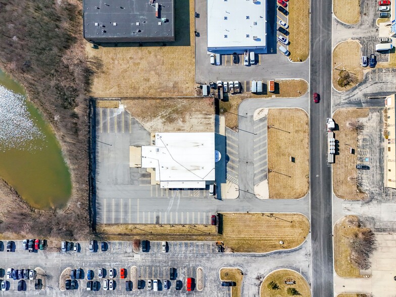 Primary Photo Of 344 St. Paul Blvd, Carol Stream Warehouse For Sale