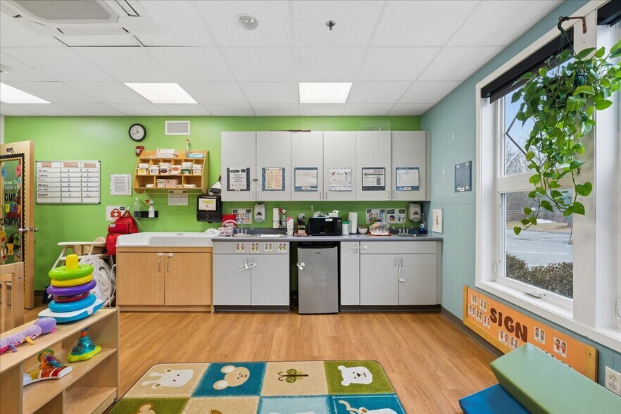 More Photos Of 443 W Lowell Ave, Haverhill Office For Sale