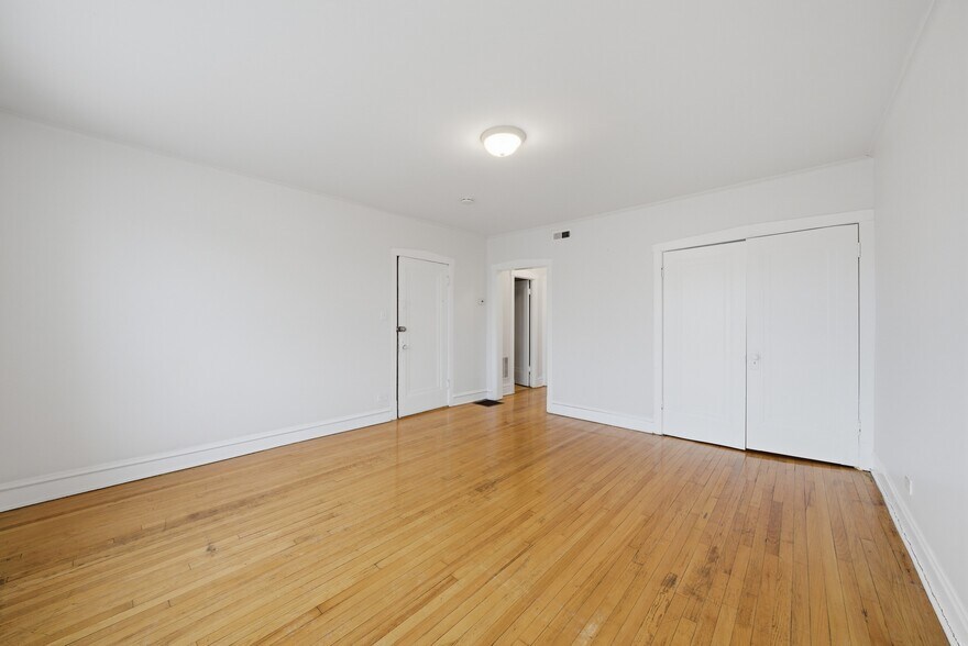 More Photos Of 2119 S 51st Ave, Cicero Apartments For Sale