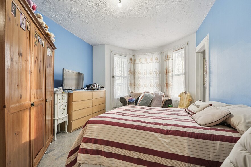 More Photos Of 910 19th St, Union City Multifamily For Sale
