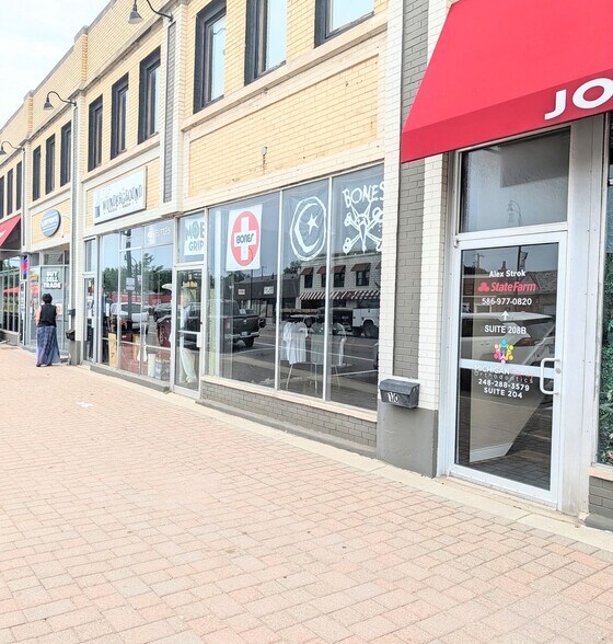 Primary Photo Of 10 S Main St, Clawson Storefront For Lease