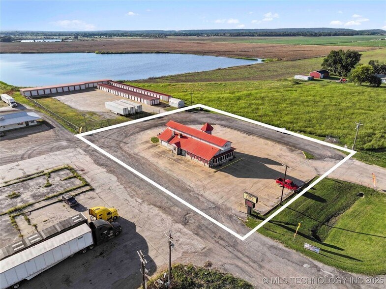 More Photos Of 18753 Oklahoma 100, Webbers Falls Restaurant For Sale