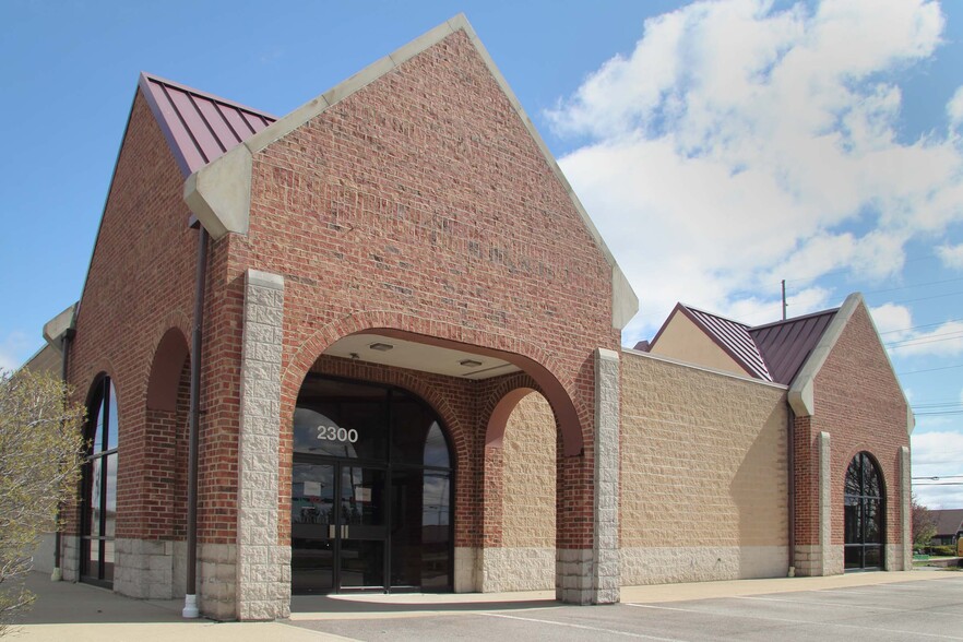 Primary Photo Of 2300 W 4th St, Mansfield Storefront Retail Office For Lease