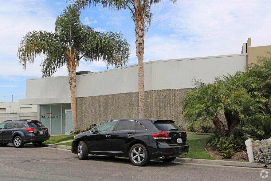 More Photos Of 7261 Mars Dr, Huntington Beach Manufacturing For Sale