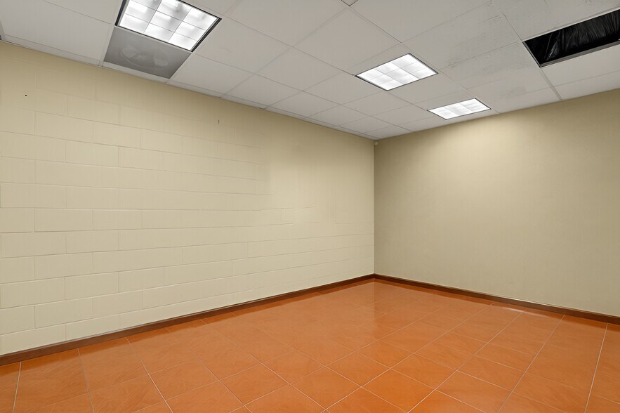 More Photos Of 4204 W Burbank Blvd, Burbank General Retail For Sale