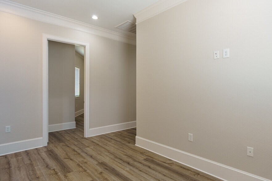 More Photos Of 19539 Champion Forest Dr, Spring Medical For Sale