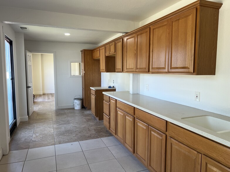 More Photos Of 444 Broadway Ave, Atwater Freestanding For Sale