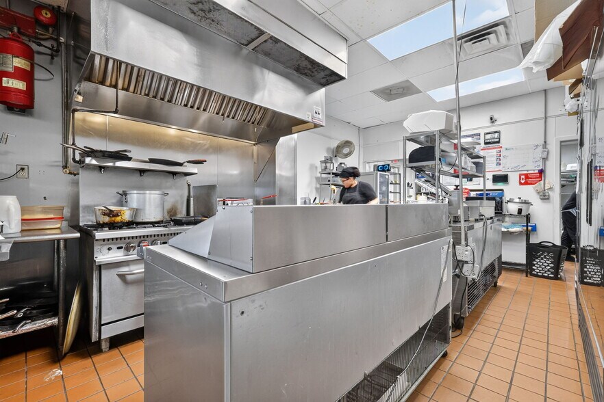 More Photos Of 3319 13th St, Saint Cloud Warehouse For Sale