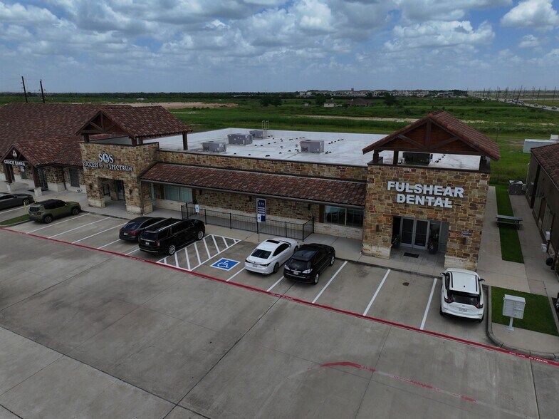 More Photos Of 7609 Tiki Dr, Fulshear Medical For Lease