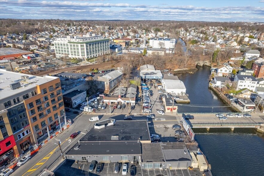 More Photos Of 10 Mill St, Port Chester Freestanding For Lease