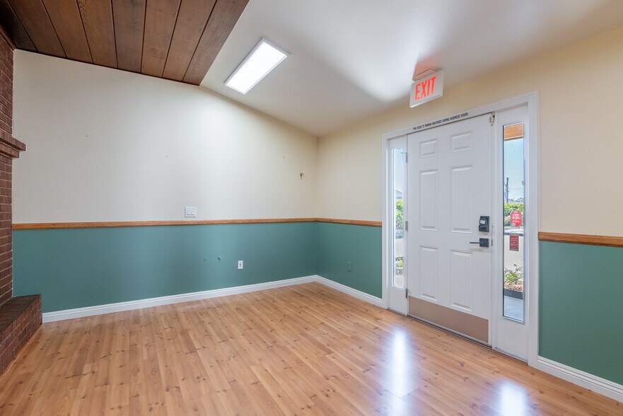 More Photos Of 19361 Beach Blvd, Huntington Beach Medical For Lease
