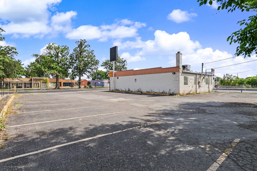 More Photos Of 22976 Outer Dr, Dearborn Flex For Lease