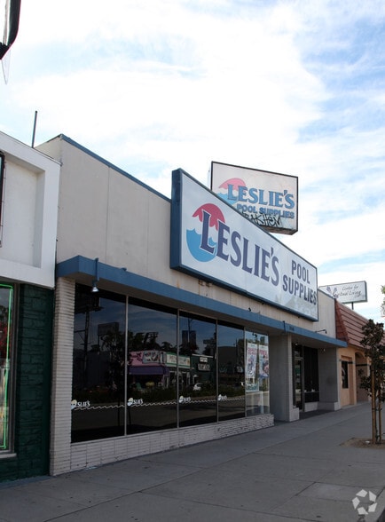 Primary Photo Of 17616-17618 Chatsworth St, Granada Hills Storefront For Lease