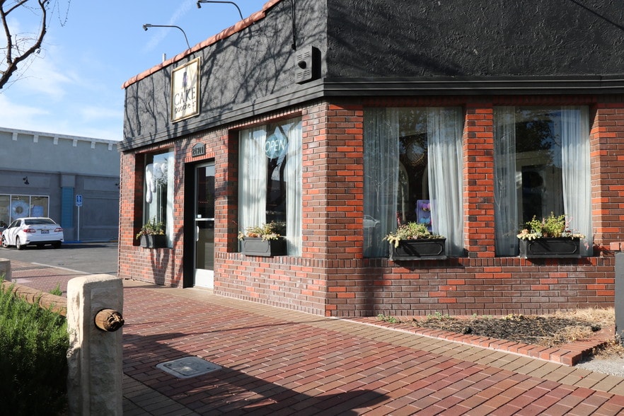 More Photos Of 24300 Main St, Newhall Restaurant For Sale