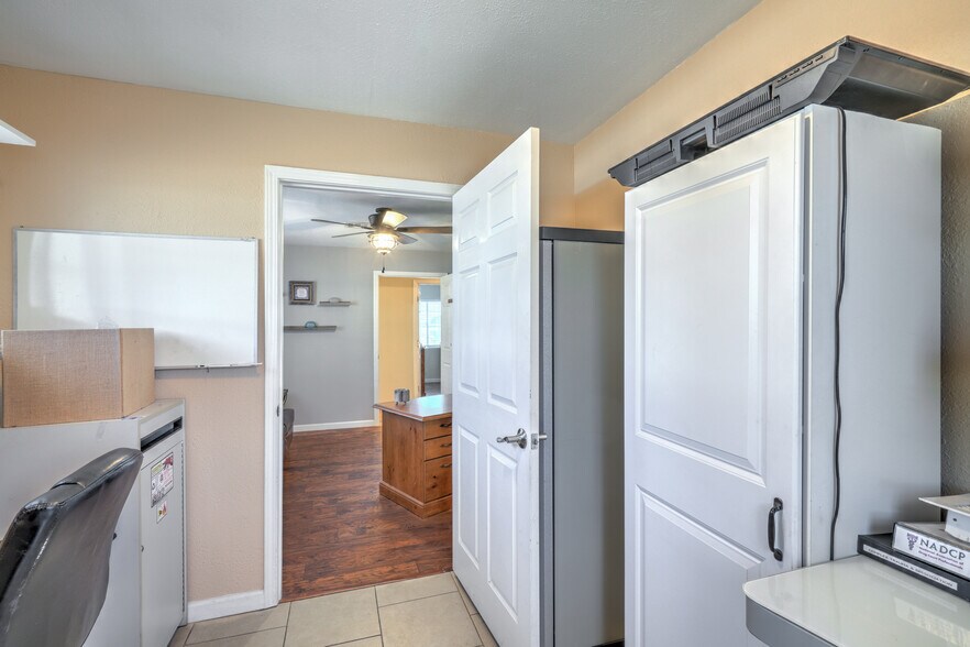 More Photos Of 211 W Atlantic Ave, Henderson Office For Sale