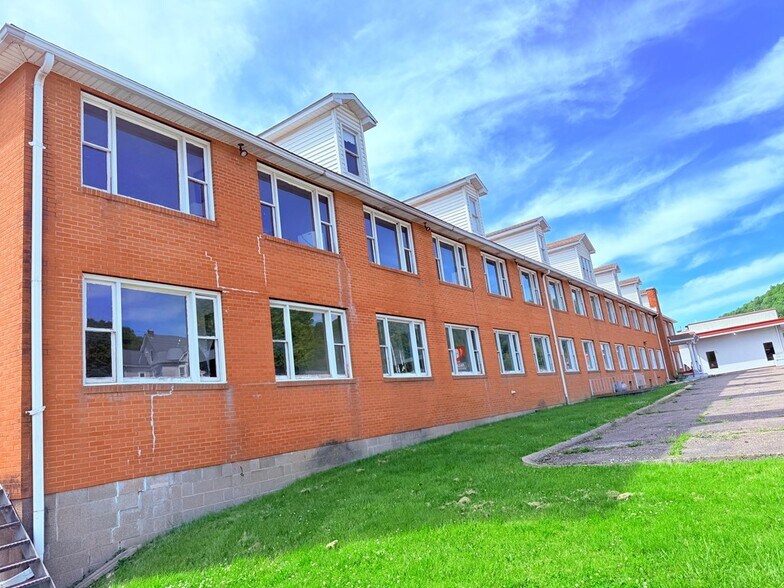 More Photos Of 834 3rd St, New Martinsville Hotel For Sale