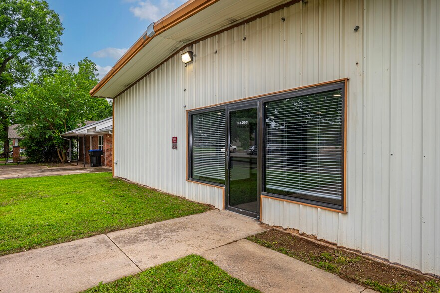 More Photos Of 116 N 2nd St, Noble Light Manufacturing For Lease