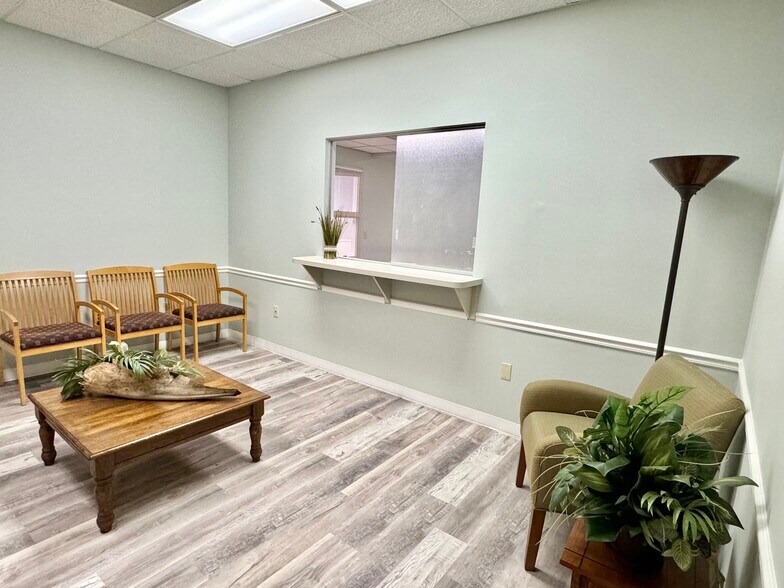 More Photos Of 130 N Gross Rd, Kingsland Medical For Sale