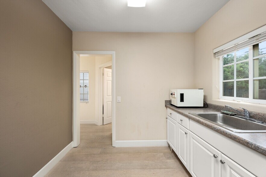 More Photos Of 607 N Anaheim Blvd, Anaheim Office For Sale