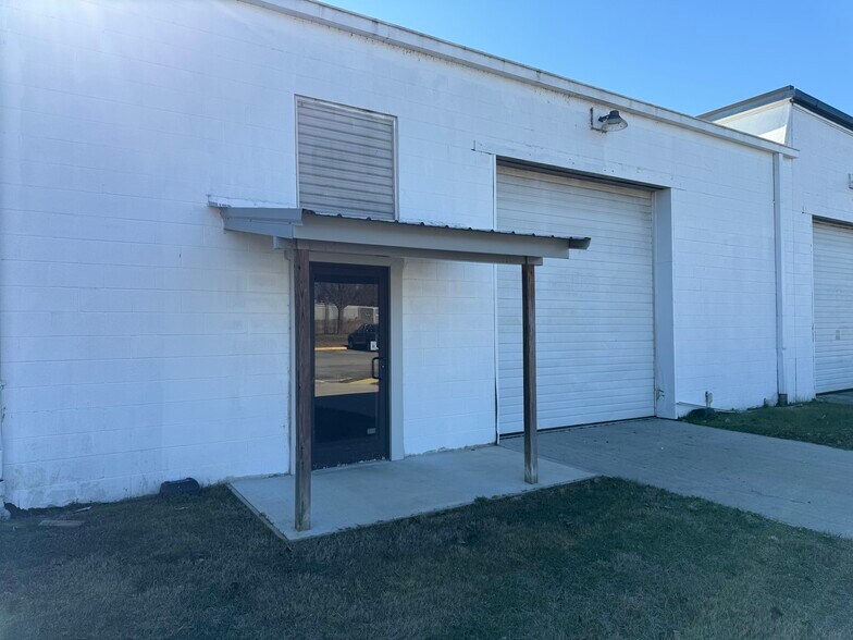 More Photos Of 214 Industrial Park Rd, Livingston Manufacturing For Lease