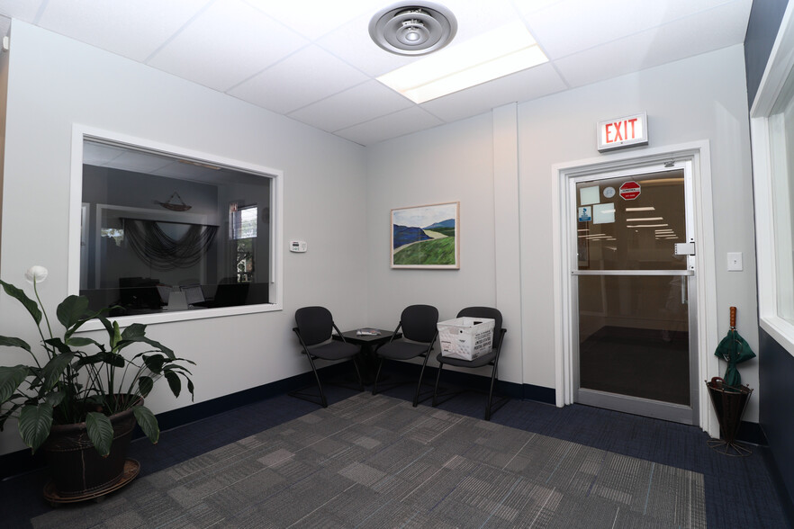 More Photos Of 631-635 Farmington Ave, Hartford Office For Sale