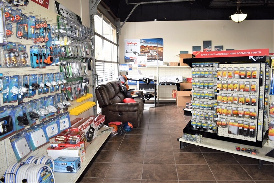 More Photos Of 21 Executive Dr, Crossville Service Station For Sale