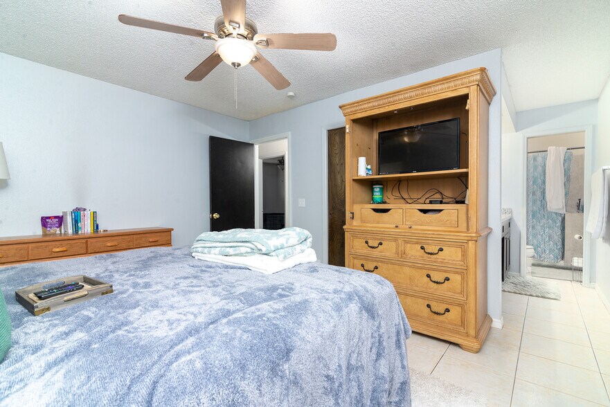 More Photos Of 528 W La Jolla Dr, Tempe Apartments For Sale