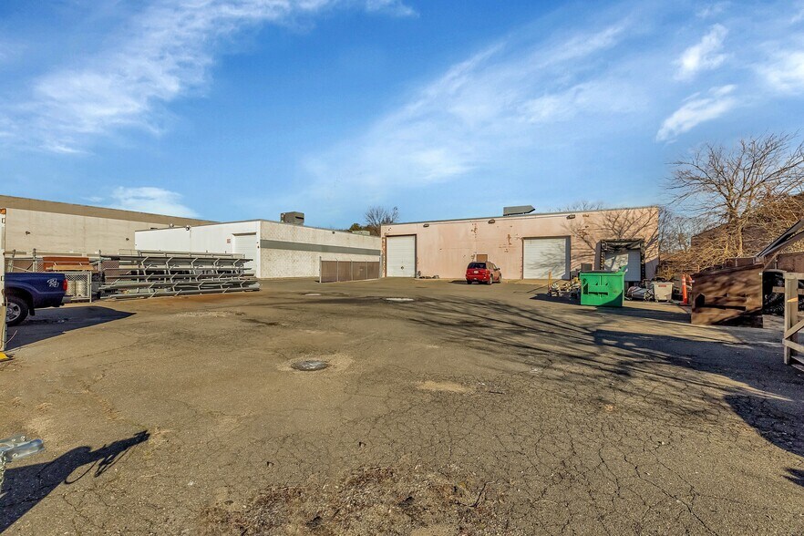 More Photos Of 22 Colt Ct, Ronkonkoma Warehouse For Sale