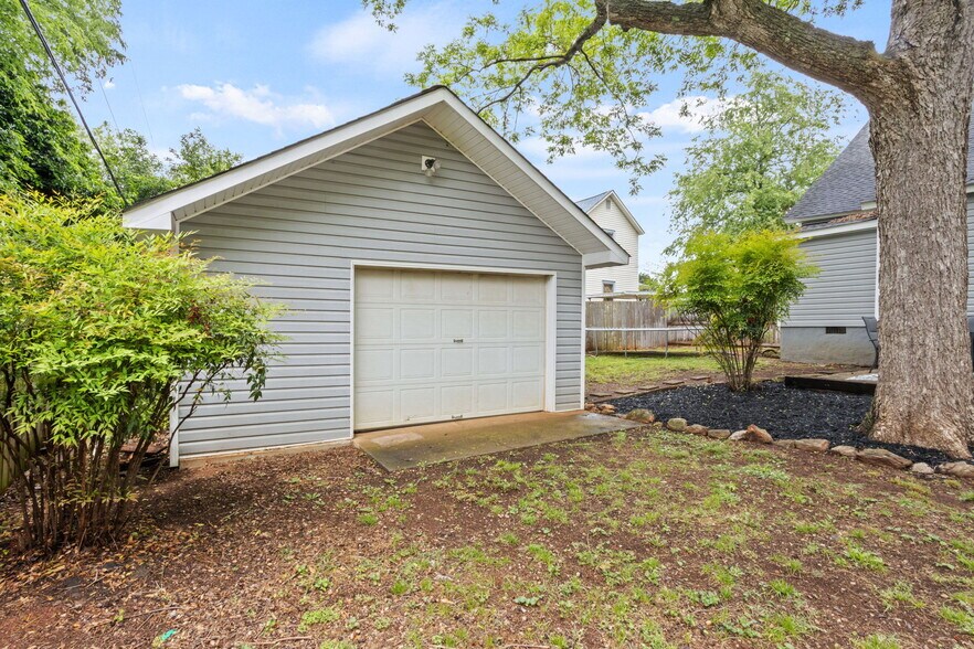 More Photos Of 22 2nd Ave, Greenville Specialty For Sale