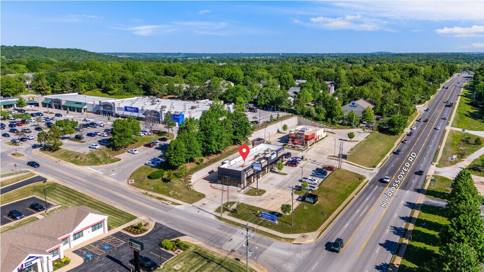 More Photos Of 2069 N Crossover Rd, Fayetteville Medical For Lease
