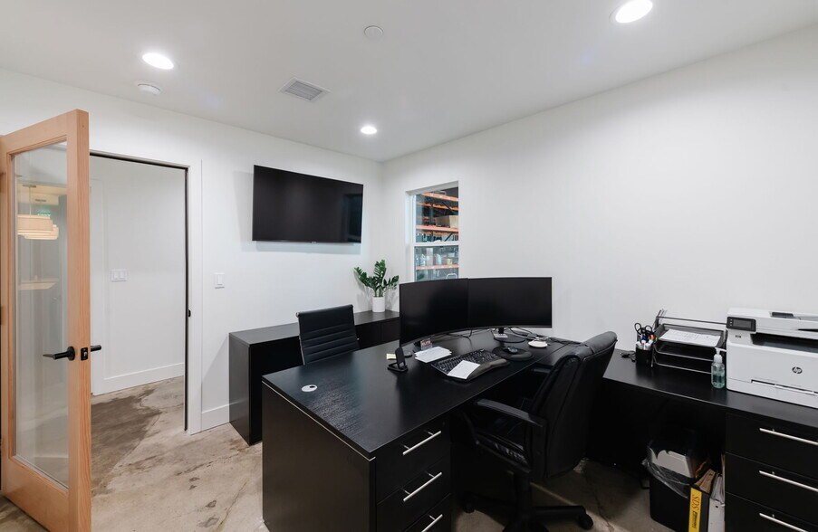 More Photos Of 15206 Grevillea Ave, Lawndale Warehouse For Lease