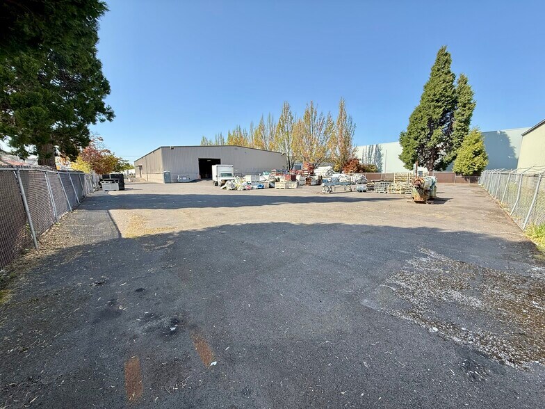 More Photos Of 5600 NE 122nd Ave, Portland Warehouse For Sale