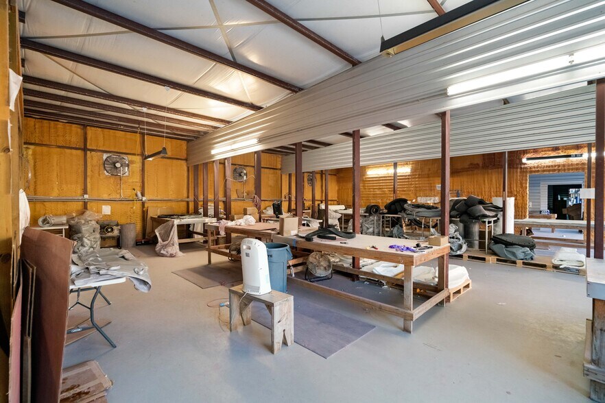 More Photos Of 207 W Archer Rd, Baytown Warehouse For Sale