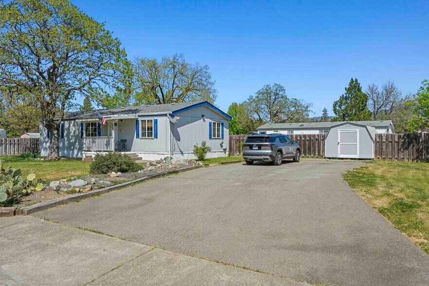 More Photos Of 387 Tavis Dr, Merlin Manufactured Housing Mobile Home Park For Sale