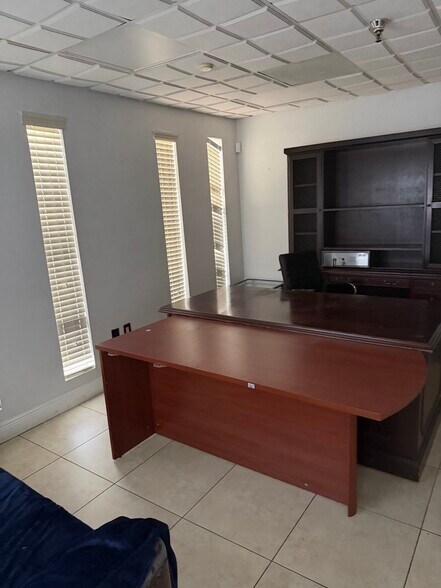 More Photos Of 2740-2764 NW 112th Ave, Doral Warehouse For Lease