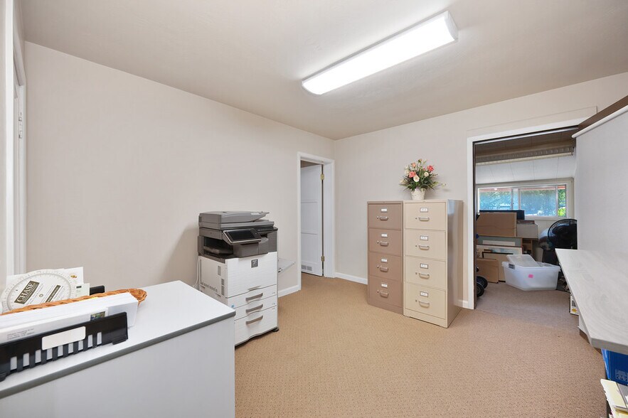 More Photos Of 1407-1409 Lincoln Way, Auburn Office For Sale