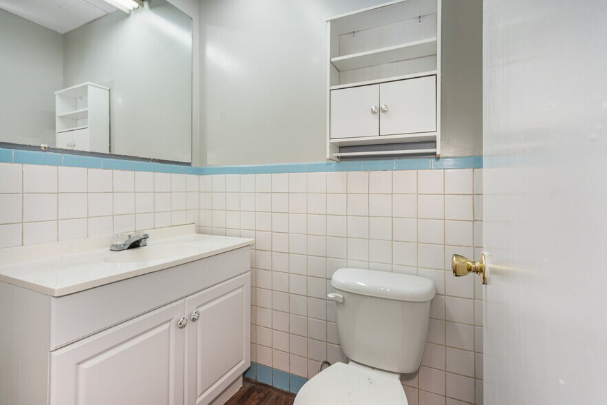 More Photos Of 2901 Palm Bay Rd, Palm Bay General Retail For Lease