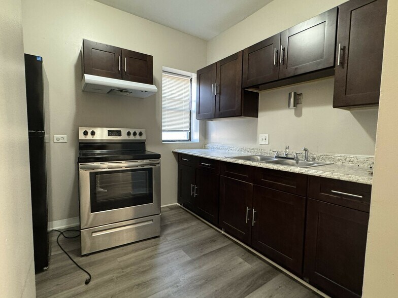 More Photos Of 6811 S Paxton Ave, Chicago Apartments For Sale
