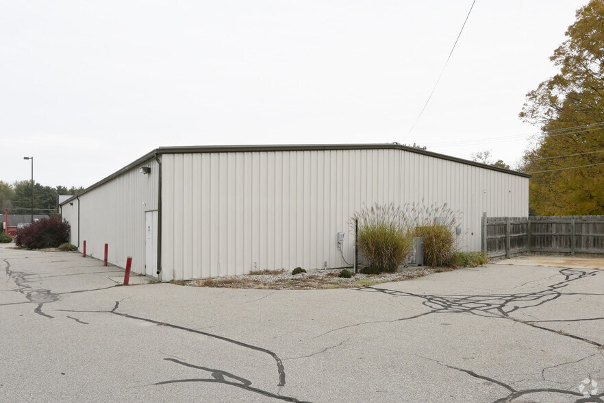 More Photos Of 924 E Michigan Ave, Paw Paw Freestanding For Lease