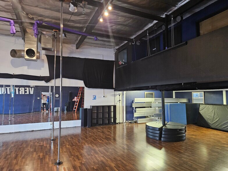 More Photos Of 8501-8511 Canoga Ave, Canoga Park Warehouse For Lease